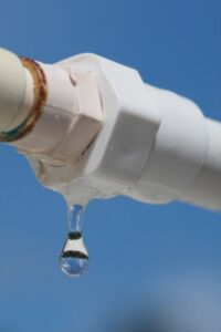 ¿Cómo detectar una fuga de agua en casa antes de que cause daños?