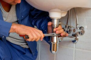 Señales de que necesitas llamar a un fontanero profesional