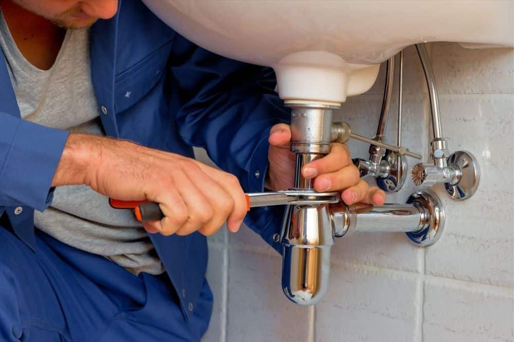 Señales de que necesitas llamar a un fontanero profesional